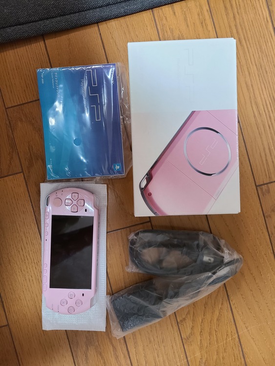 PSP-3000 ブロッサムピンク（ゲーム機本体・ゲームソフト）の商品画像 - 査定依頼日：2021年8月18日 - 最高査定価格：3,000円