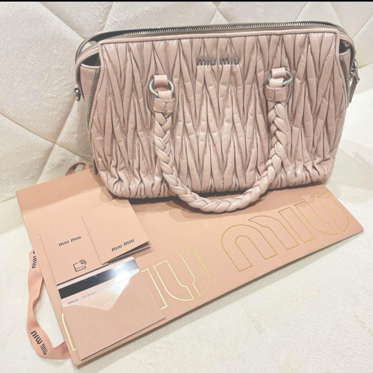 ミュウミュウ  （ブランドバッグ）の商品画像 - 査定依頼日：2025年7月8日 - 最高査定価格：30,000円