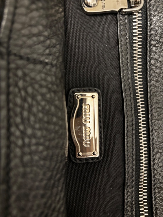 ミュウミュウ  （ブランドバッグ）の商品画像 - 査定依頼日：2025年12月15日 - 最高査定価格：35,000円