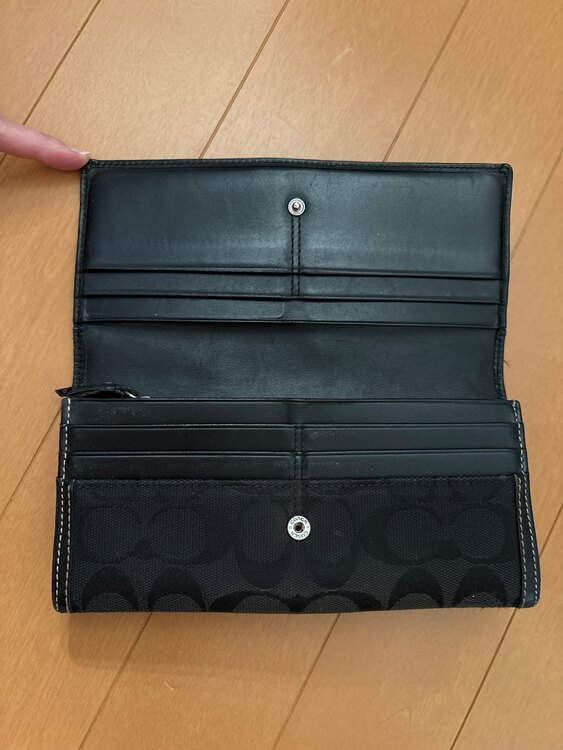 財布（ブランド財布・小物）の商品画像 - 査定依頼日：2025年3月29日 - 最高査定価格：1,000円