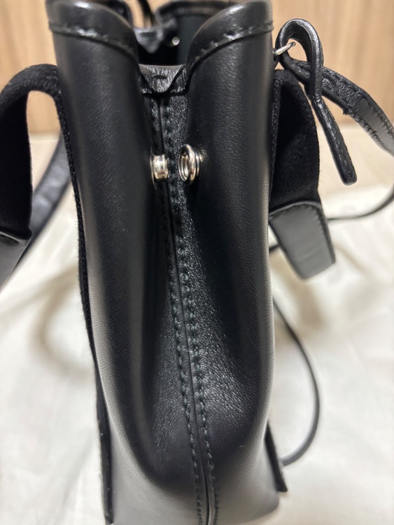 ネイビーガバス　XS レザー　ブラック（ブランドバッグ）の商品画像 - 査定依頼日：2026年4月8日 - 最高査定価格：80,000円