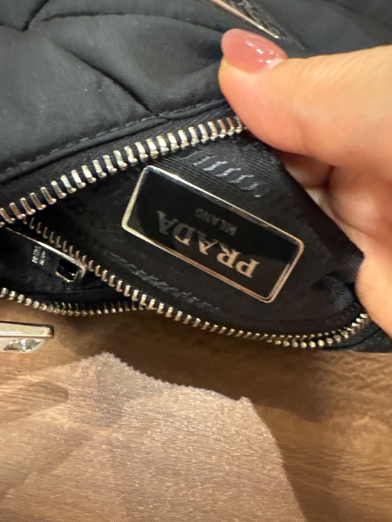 PRADA人気ポシェット付きバッグ（ブランドバッグ）の商品画像 - 査定依頼日：2026年8月2日 - 最高査定価格：190,000円