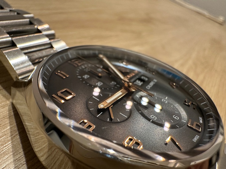 タグホイヤー カレラ CV2A1AB.BA0738 （高級時計）の商品画像 - 査定依頼日：2025年10月6日 - 最高査定価格：265,000円