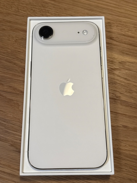 iPhone iPhone Air 256GB SIMフリー（スマホ）の商品画像 - 査定依頼日：2026年9月14日 - 最高査定価格：103,000円