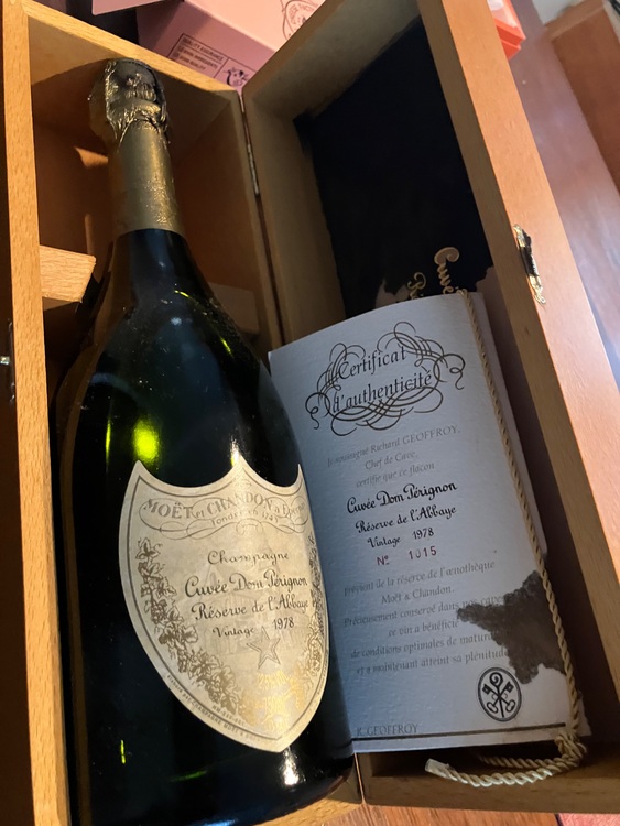 シャンパン ドン・ペリニヨン （お酒）の商品画像 - 査定依頼日：2025年6月27日 - 最高査定価格：100,000円