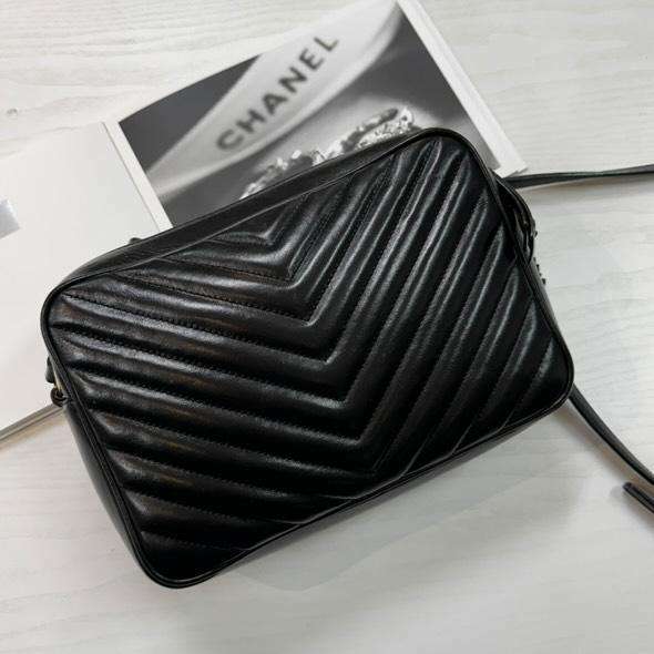 ルーカメラバッグショルダーバッグ（ブランドバッグ）の商品画像 - 査定依頼日：2025年5月26日 - 最高査定価格：135,000円