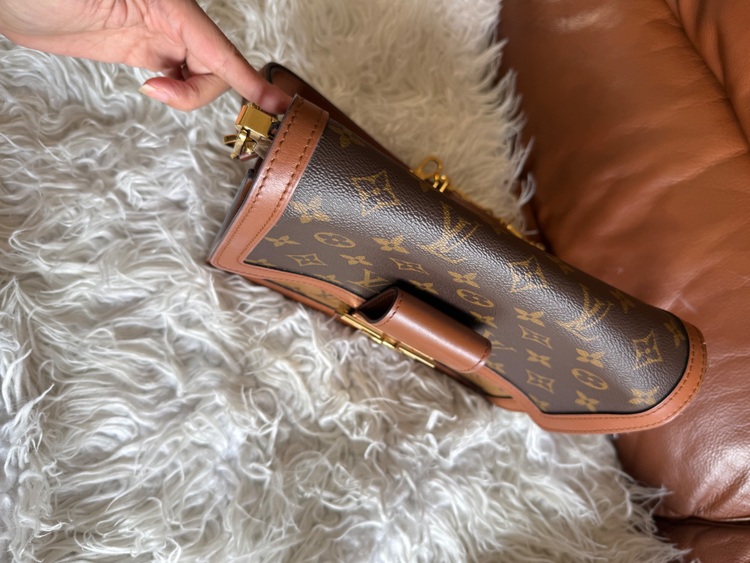 ドーフィーヌ（ブランドバッグ）の商品画像 - 査定依頼日：2025年9月9日 - 最高査定価格：200,000円