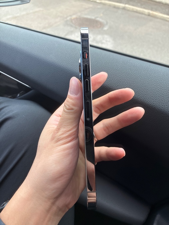 iPhone iPhone 13 Pro Max 256GB au（スマホ）の商品画像 - 査定依頼日：2026年9月19日 - 最高査定価格：64,000円