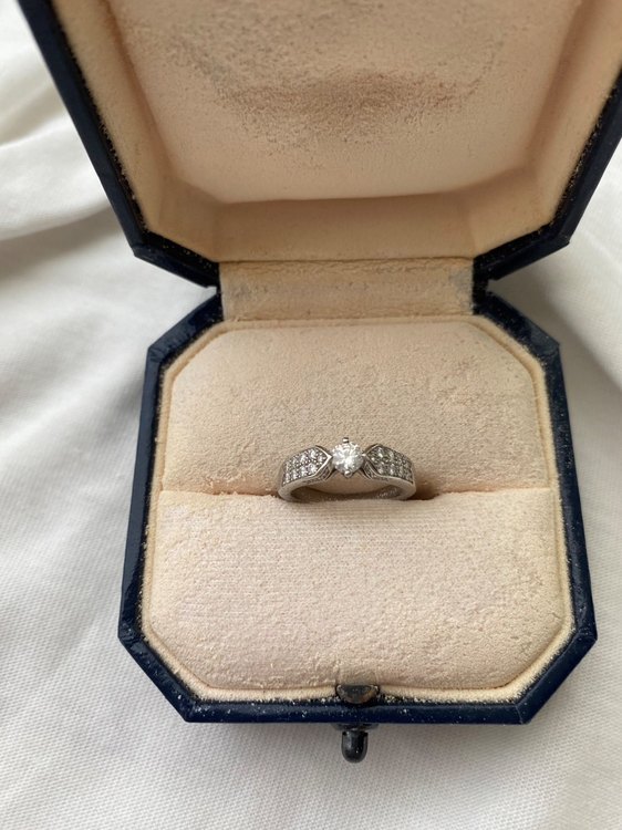 ショーメ　プリュム（宝石）の商品画像 - 査定依頼日：2023年8月4日 - 最高査定価格：150,000円