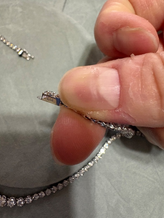 ダイヤモンドテニスネックレス（金・貴金属）の商品画像 - 査定依頼日：2026年2月11日 - 最高査定価格：700,000円