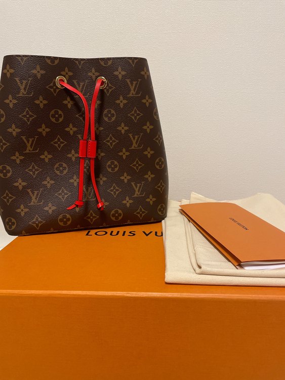 M44021（ブランドバッグ）の商品画像 - 査定依頼日：2022年9月30日 - 最高査定価格：155,000円