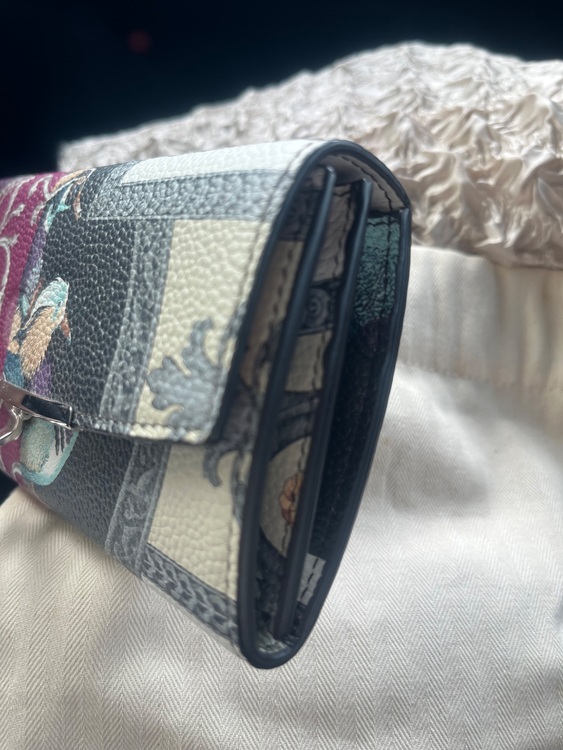 ガンチーニ　鴨　スカーフ柄 長財布（ブランドバッグ）の商品画像 - 査定依頼日：2025年7月27日 - 最高査定価格：4,000円