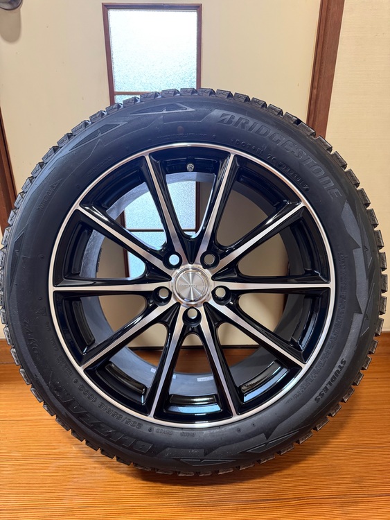 社外ホイール、スタッドレスタイヤ（カー用品）の商品画像 - 査定依頼日：2025年6月27日 - 最高査定価格：4,500円