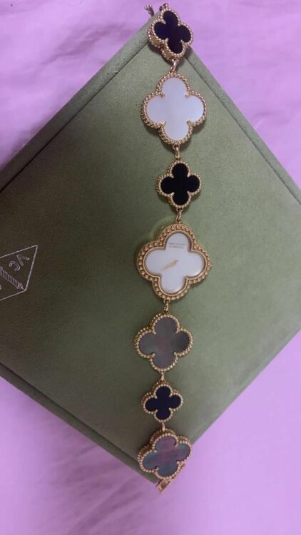 アルハンブラ スモールモデル ウォッチ VCARPEU800（高級時計）の商品画像 - 査定依頼日：2025年8月24日 - 最高査定価格：1,850,000円