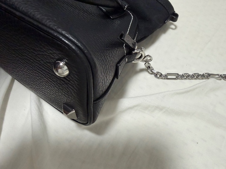 メゾンマルジェラ　5AC マイクロショルダーバッグ（ブランドバッグ）の商品画像 - 査定依頼日：2025年10月25日 - 最高査定価格：50,000円