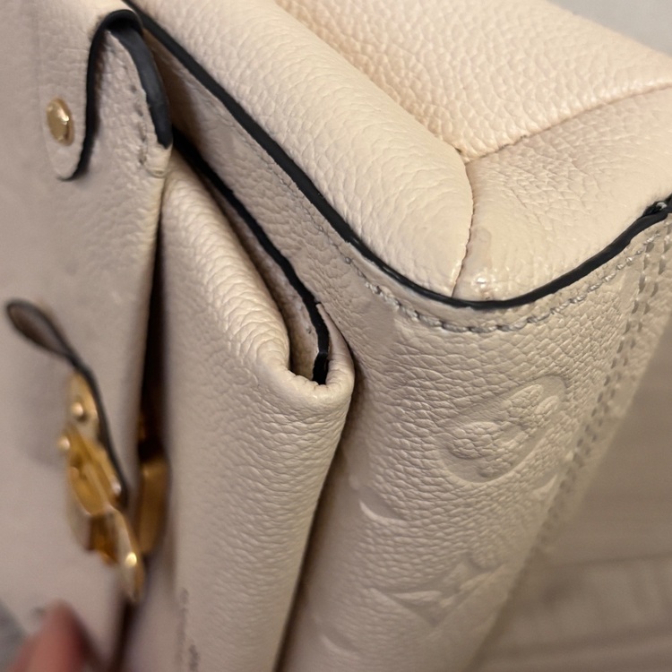 ヴァヴァンBB　モノグラム　アンプラント クレーム　M44553（ブランドバッグ）の商品画像 - 査定依頼日：2025年9月18日 - 最高査定価格：180,000円