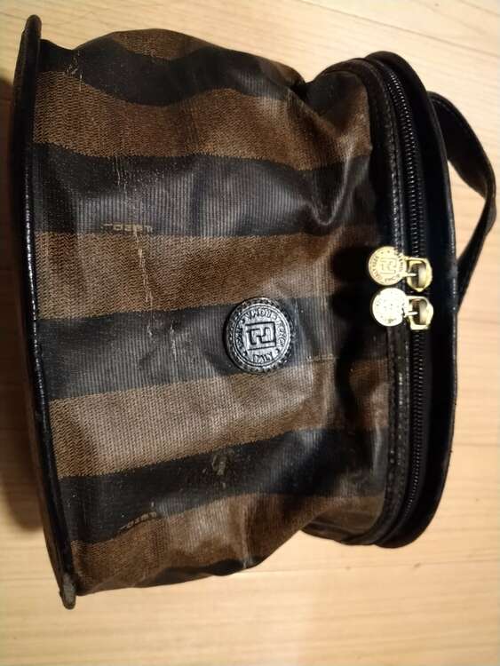 フェンディ  （ブランドバッグ）の商品画像 - 査定依頼日：2025年5月10日 - 最高査定価格：20,000円