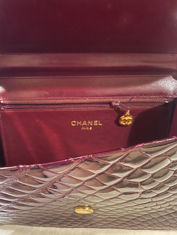 クラシックチェーンウォレット？（ブランドバッグ）の商品画像 - 査定依頼日：2025年8月28日 - 最高査定価格：310,000円