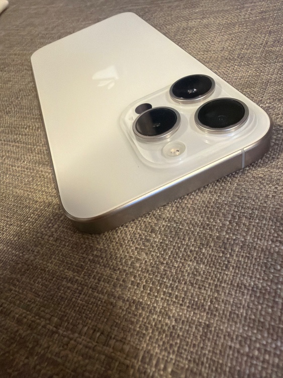 iPhone 15 Pro 128GB 楽天モバイル（スマホ）の商品画像 - 査定依頼日：2026年1月8日 - 最高査定価格：81,000円