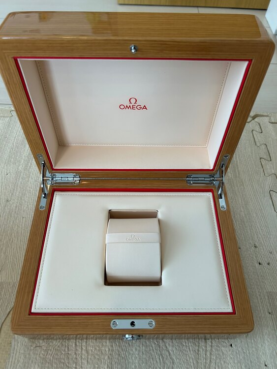 オメガ スピードマスター 326.30.40.50.04.001（高級時計）の商品画像 - 査定依頼日：2025年5月24日 - 最高査定価格：400,000円