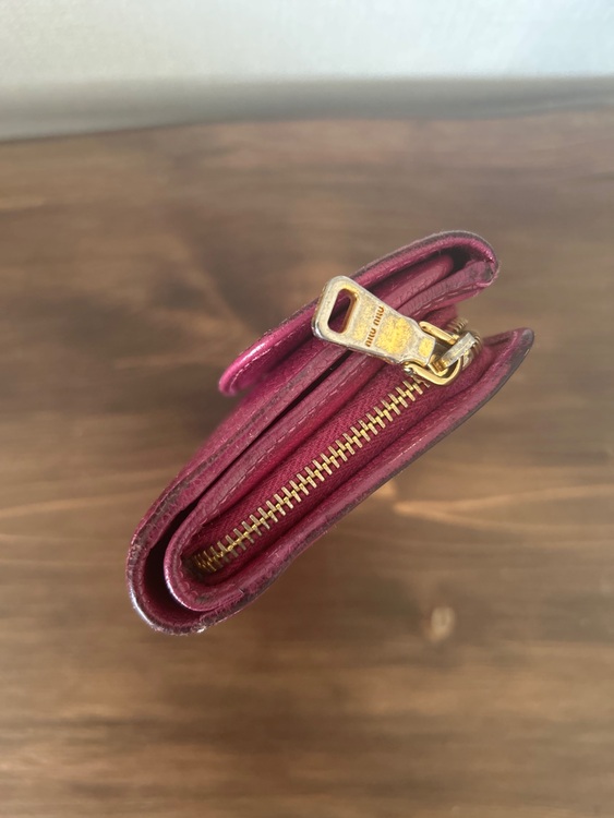 ミュウミュウ  （ブランドバッグ）の商品画像 - 査定依頼日：2025年10月2日 - 最高査定価格：5,000円