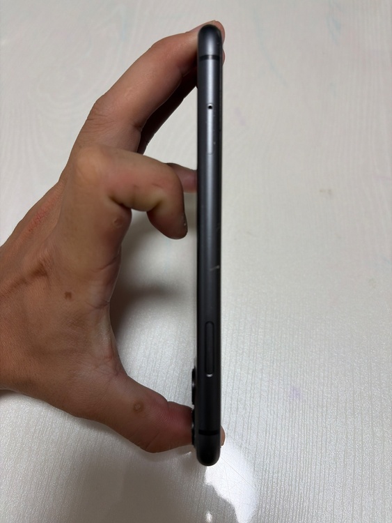 iPhone iPhoneX 256GB au（スマホ）の商品画像 - 査定依頼日：2026年8月23日 - 最高査定価格：6,000円