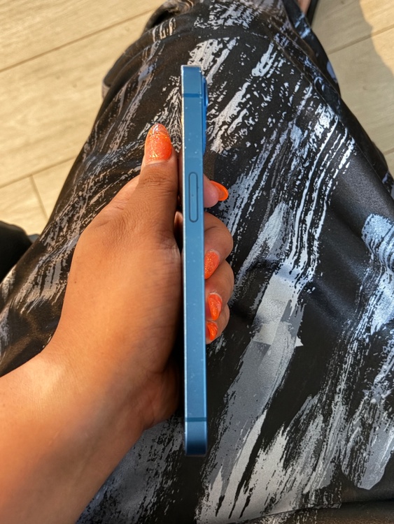 iPhone iPhone 13 512GB Softbank（スマホ）の商品画像 - 査定依頼日：2026年8月12日 - 最高査定価格：50,000円