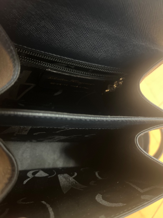 フェラガモ  （ブランドバッグ）の商品画像 - 査定依頼日：2025年11月6日 - 最高査定価格：35,000円