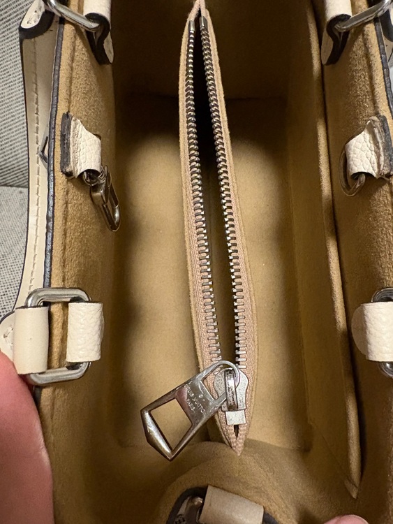 ルイヴィトン エピ （ブランドバッグ）の商品画像 - 査定依頼日：2025年11月20日 - 最高査定価格：250,000円