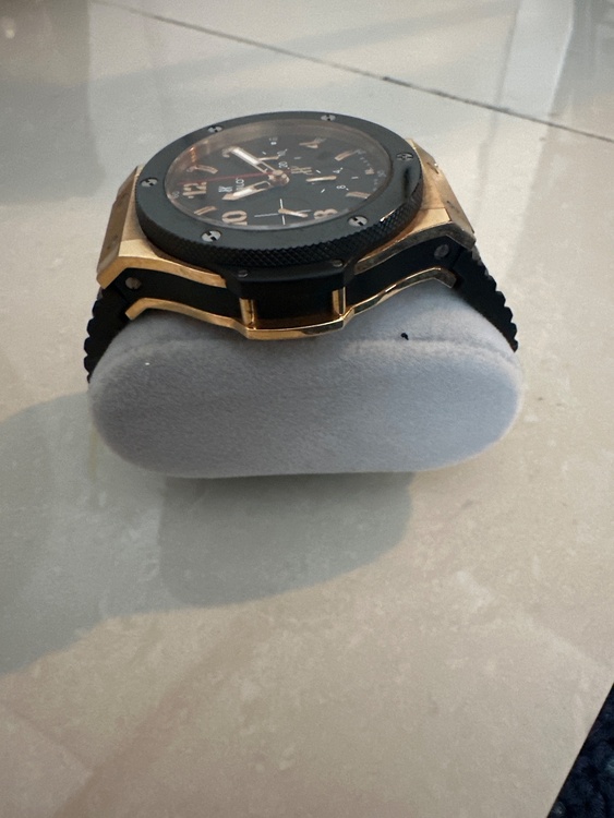 ウブロ ビックバン 114229（高級時計）の商品画像 - 査定依頼日：2025年12月7日 - 最高査定価格：1,400,000円