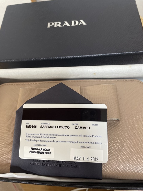 プラダ（ブランド財布・小物）の商品画像 - 査定依頼日：2022年6月12日 - 最高査定価格：12,000円