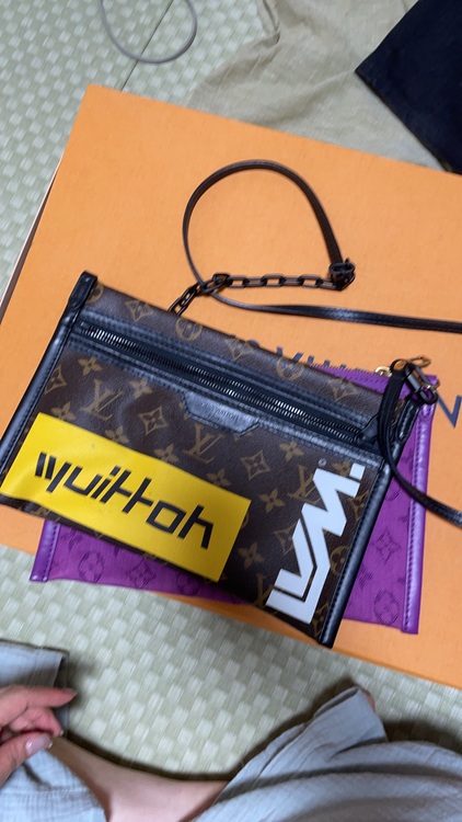 フラットメッセンジャー（ブランドバッグ）の商品画像 - 査定依頼日：2025年9月16日 - 最高査定価格：110,000円