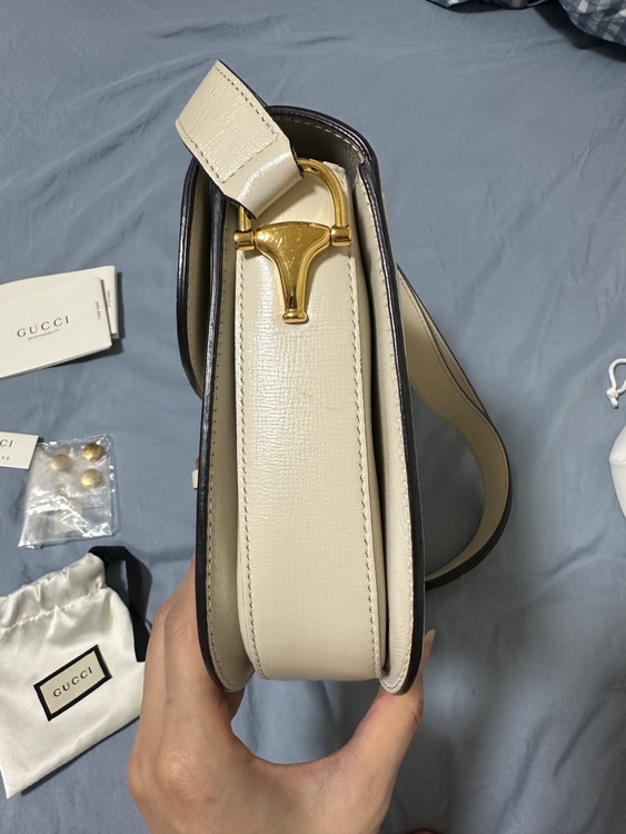 GUCCI ホースビット 1955 ミディアム ショルダーバッグです。 カラー：ベージュ系 保存袋、箱はありません。 状態については写真をご確認ください。 できるだけ高く買い取っていただける店舗を希望（ブランドバッグ）の商品画像 - 査定依頼日：2026年9月14日 - 最高査定価格：150,000円
