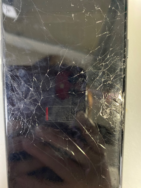 iPhoneSE3（スマホ）の商品画像 - 査定依頼日：2025年10月20日 - 最高査定価格：3,500円