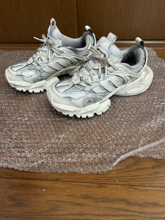 adidasXLG Runner deluxe（古着・ファッション）の商品画像 - 査定依頼日：2026年2月19日 - 最高査定価格：100,000円