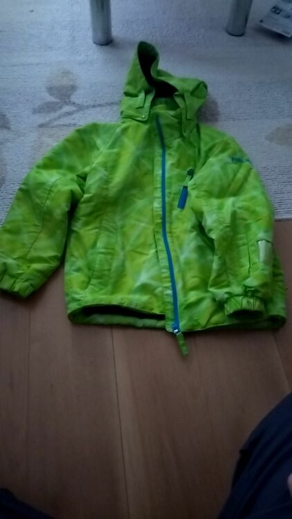 スキーウェア　140cm（その他のスポーツ用品）の商品画像 - 査定依頼日：2025年11月2日 - 最高査定価格：2,000円