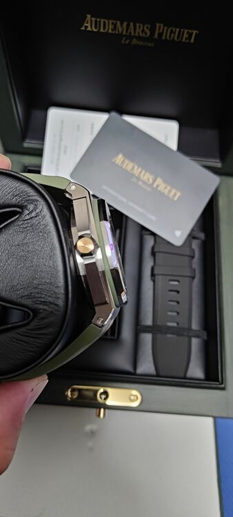 Ref. 15720ST.OO.A052CA.01（高級時計）の商品画像 - 査定依頼日：2025年11月20日 - 最高査定価格：3,850,000円