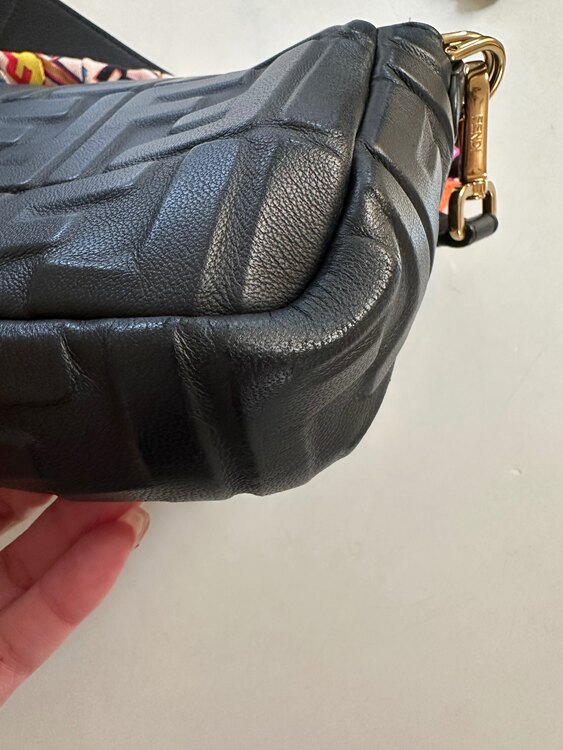 バゲッドミディアム（ブランドバッグ）の商品画像 - 査定依頼日：2025年4月15日 - 最高査定価格：130,000円