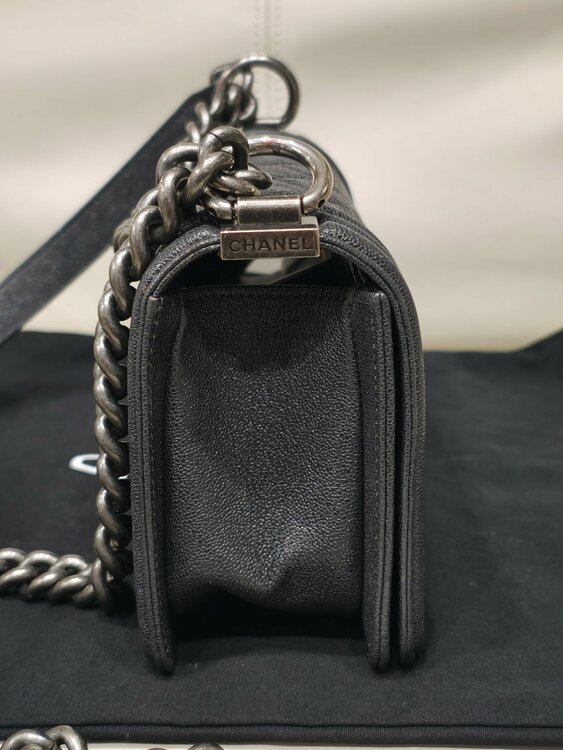 ダークシルバー　キャビアスキンマトラッセチェーンショルダー（ブランドバッグ）の商品画像 - 査定依頼日：2026年8月10日 - 最高査定価格：1,000,000円
