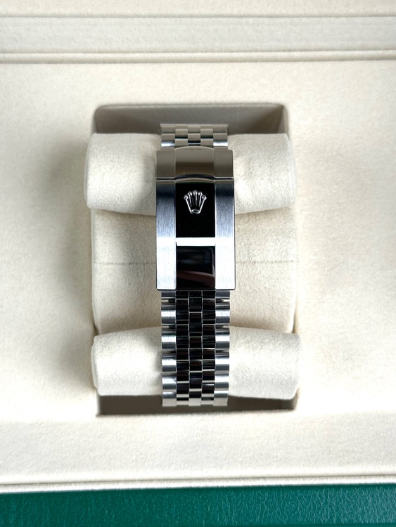 ロレックス デイトジャスト 126300（高級時計）の商品画像 - 査定依頼日：2025年10月22日 - 最高査定価格：1,750,000円