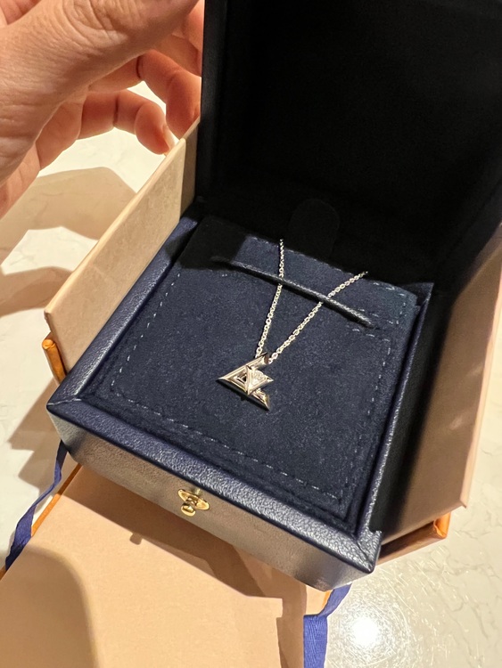 LOUIS VUITTONLVヴォルトワンPMパンダンティフ（金・貴金属）の商品画像 - 査定依頼日：2025年8月19日 - 最高査定価格：300,000円