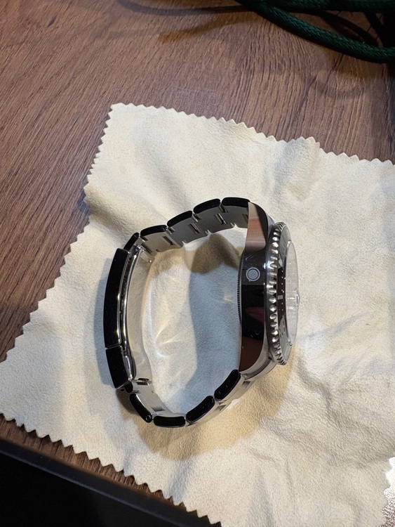 ロレックス シードゥエラー 12660（高級時計）の商品画像 - 査定依頼日：2025年6月17日 - 最高査定価格：1,800,000円