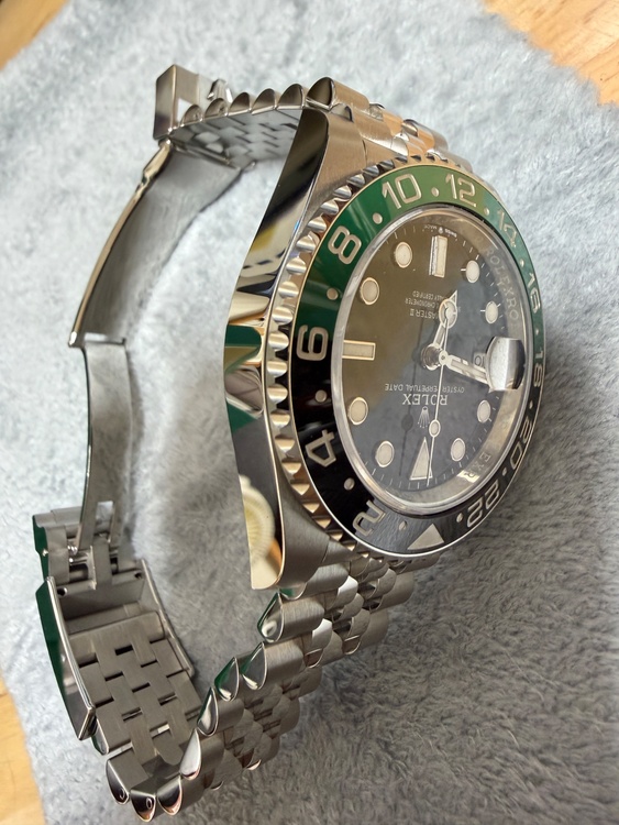 ロレックス GMTマスター 126720VTN（高級時計）の商品画像 - 査定依頼日：2026年1月10日 - 最高査定価格：2,700,000円