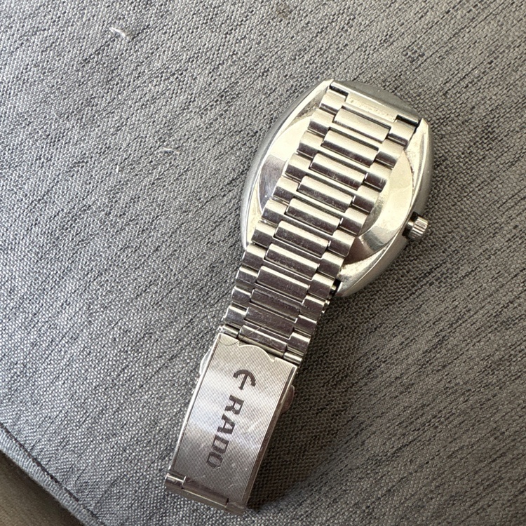 【RADO ラドー メンズ腕時計 シルバー メタルベルト】（高級時計）の商品画像 - 査定依頼日：2026年10月22日 - 最高査定価格：40,000円