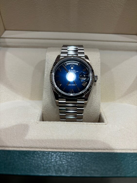 ロレックス デイデイト ロレックス デイデイト36 128239WG ブルーオンブレ （高級時計）の商品画像 - 査定依頼日：2025年5月24日 - 最高査定価格：6,000,000円