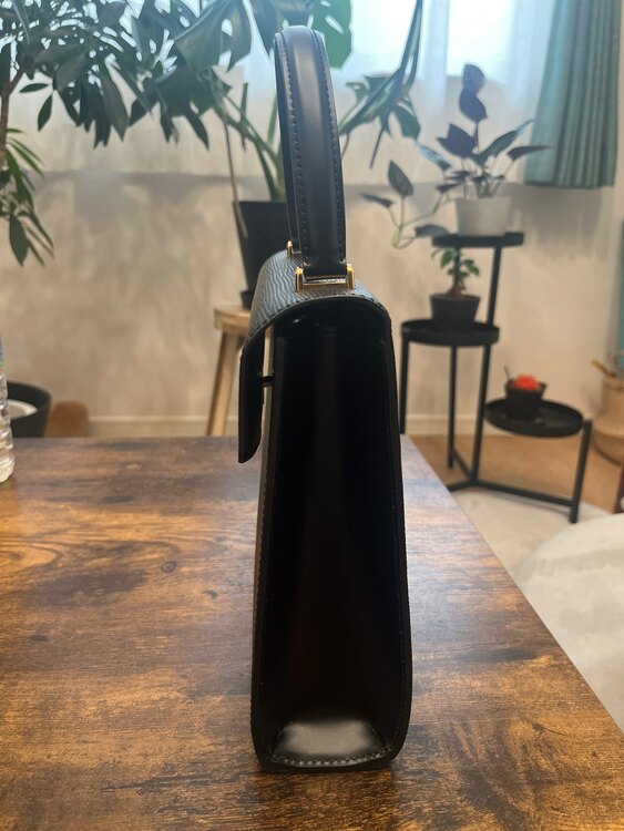 ルイヴィトン エピ （ブランドバッグ）の商品画像 - 査定依頼日：2025年4月2日 - 最高査定価格：50,000円