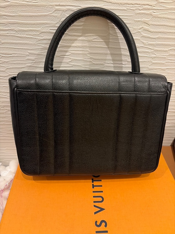 ハンドルバック（ブランドバッグ）の商品画像 - 査定依頼日：2026年4月21日 - 最高査定価格：100,000円