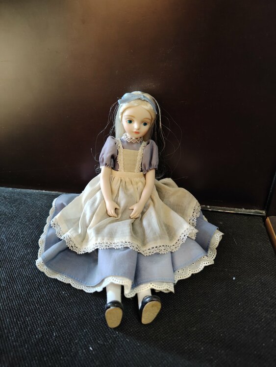 ビスクドール　不思議の国のアリス（美術品・骨董品）の商品画像 - 査定依頼日：2026年3月17日 - 最高査定価格：5,000円