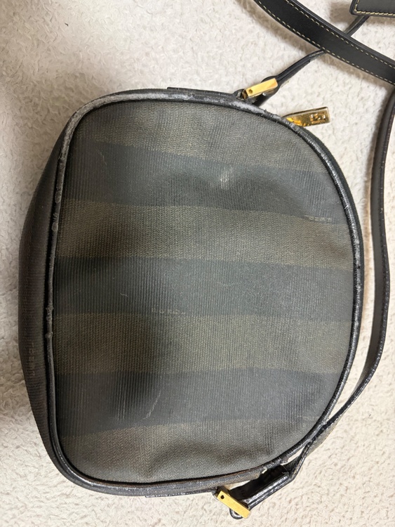 ショルダーバック（ブランドバッグ）の商品画像 - 査定依頼日：2026年2月22日 - 最高査定価格：20,000円