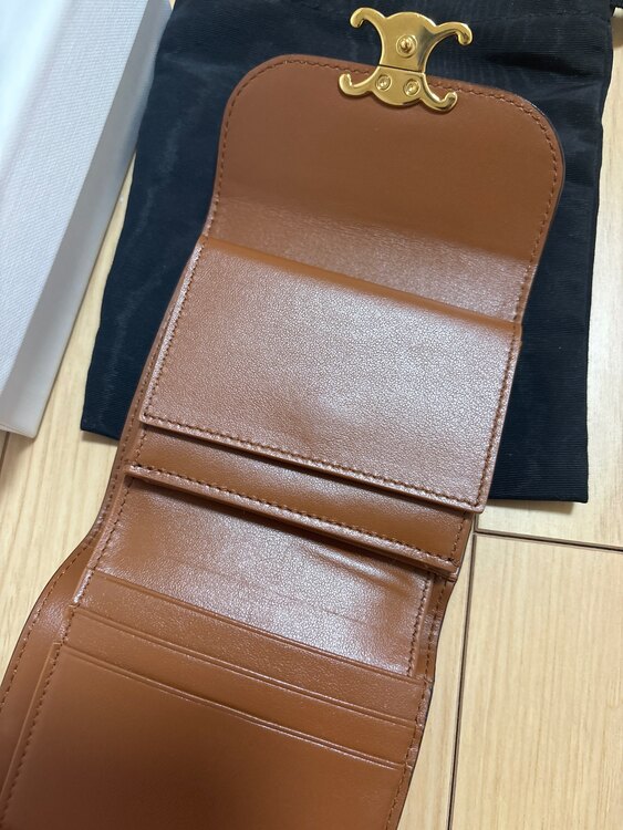 スモール フラップウォレット トリオンフ / シャイニースムースラムスキン（ブランド財布・小物）の商品画像 - 査定依頼日：2025年4月11日 - 最高査定価格：25,000円